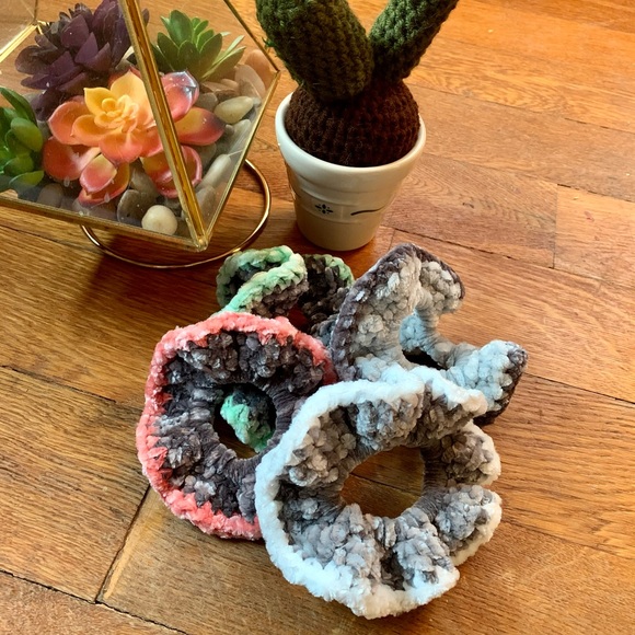 Set of 4 Velvet Crochet Scrunchies - Picture 4 of 7
